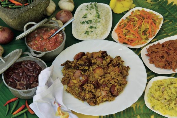 Cuisine-reunionnaise-carry-Ti-Jacques-boucane-cartedelareunion.fr-©-Serge-Gelabert-1200x800