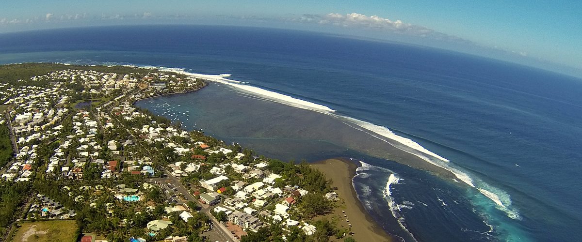 Lagon_de_l'Etang_Salé_(photo_Alexandre_Haffner,_La_Réunion_vue_du_ciel)